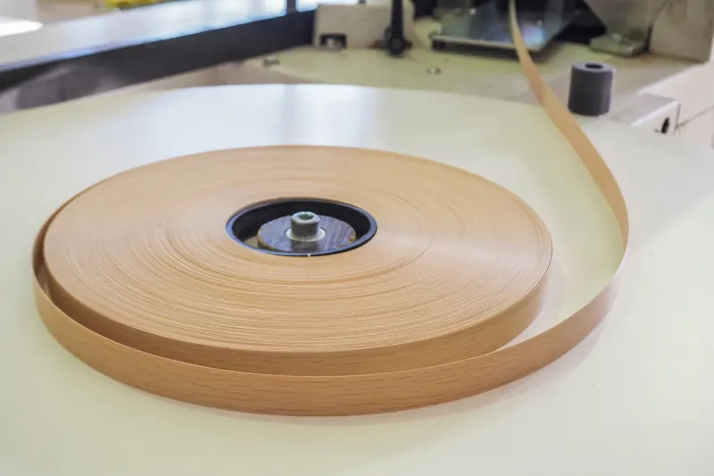 Kantenband für die Kantenmaschine