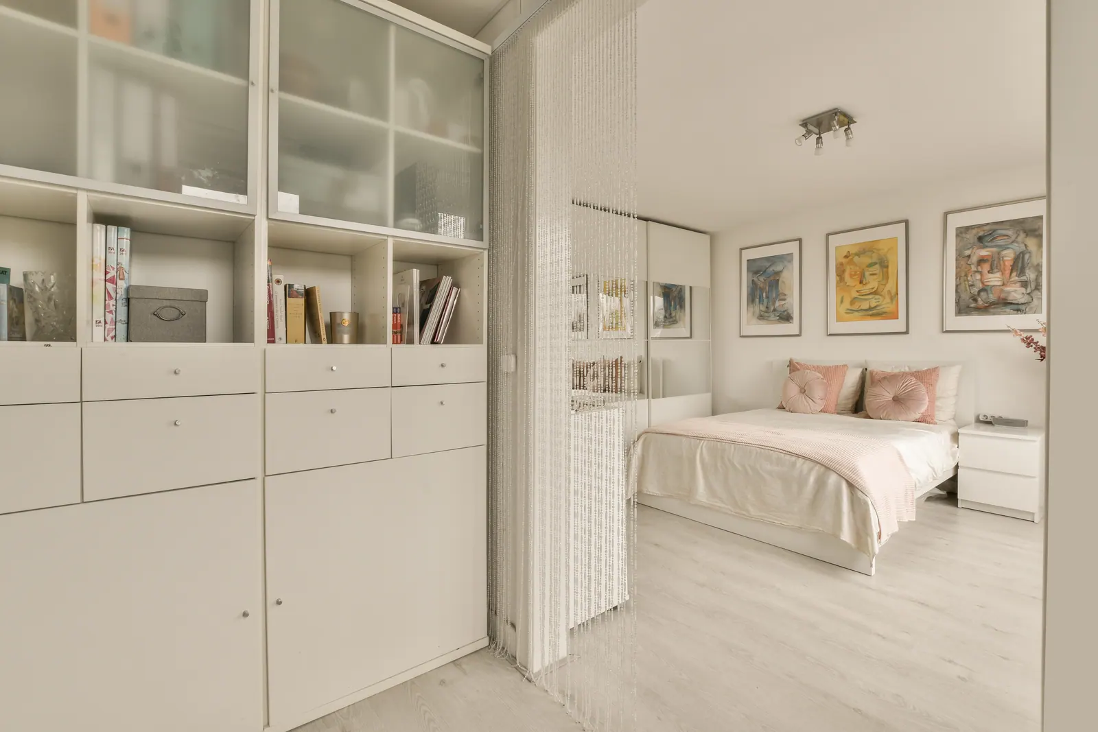 Schlafzimmer mit Einbauschrank